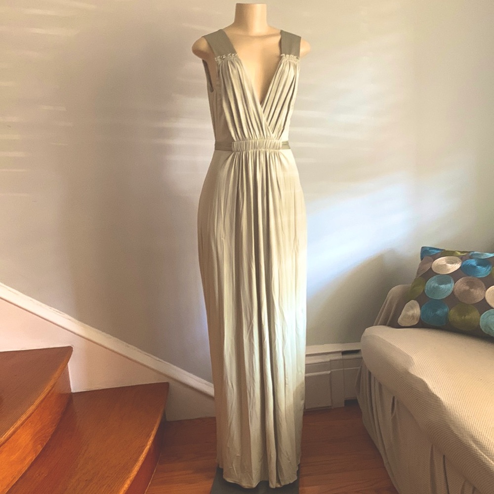 • Calvin Klein • Sage V Neck gown